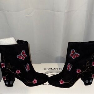 Sharper Image Black Ankle Boots with Floral Embroidery